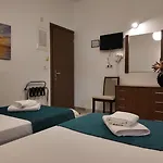 Marybill Hotel Perissa (Santorini)