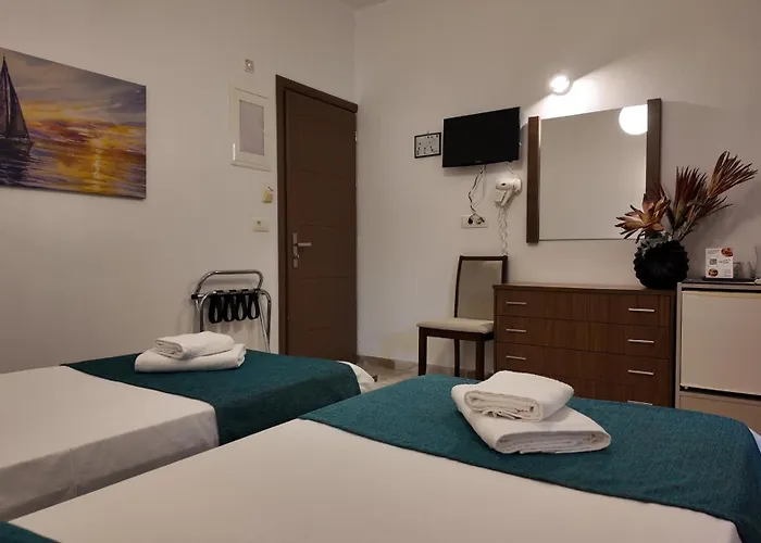 Marybill Hotel Perissa (Santorini)