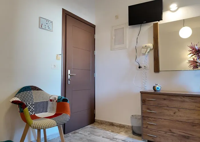 Marybill 4* Perissa (Santorini)