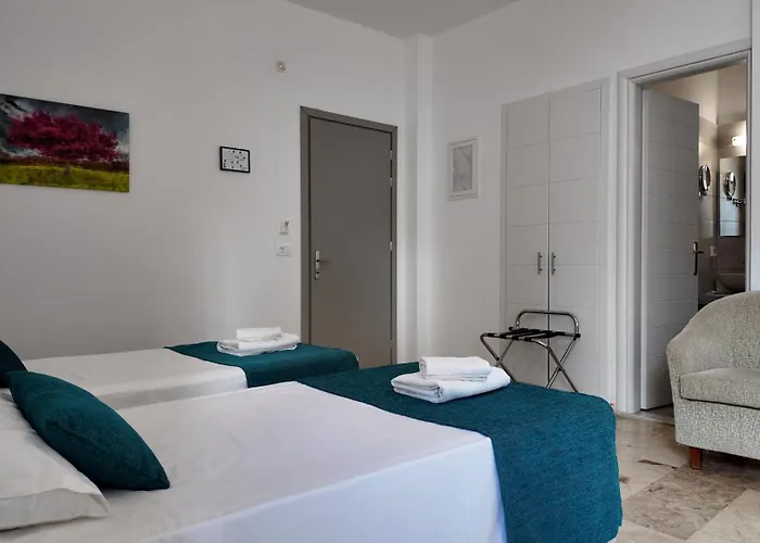 Marybill Perissa (Santorini)