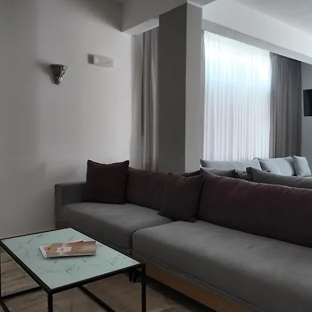 Marybill Hotel Perissa (Santorini)