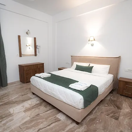 Marybill 4* Perissa (Santorini)