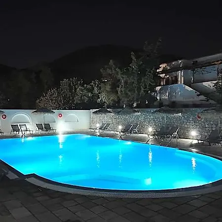 Marybill 4* Perissa (Santorini)