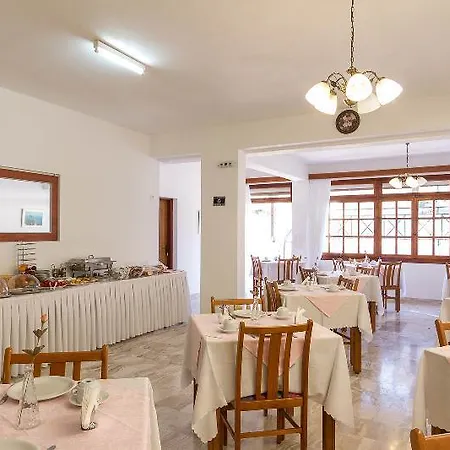 Marybill Hotel Perissa (Santorini)