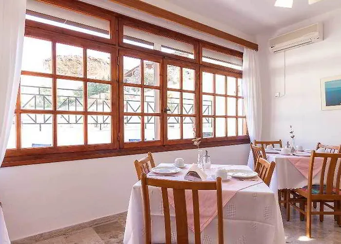 Marybill 4* Perissa (Santorini)