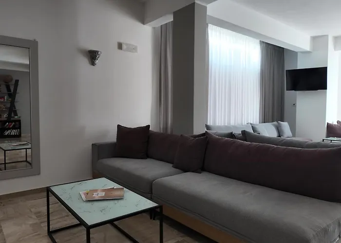 Marybill Hotel Perissa (Santorini)